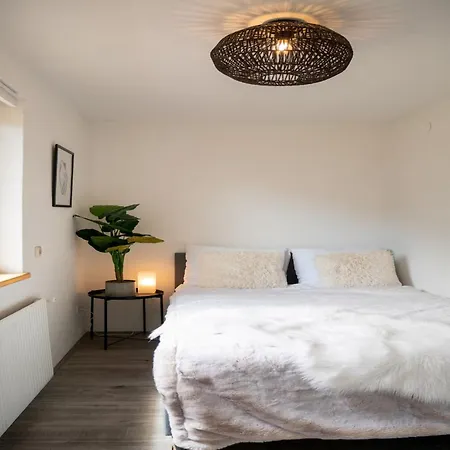 Дом отдыха Erzo Landeck Home--for Booking--add--w-a-t-s-a-p--43--650--67--49944- *