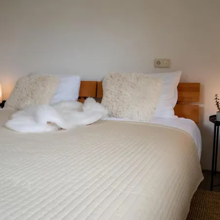 Дом отдыха Erzo Landeck Home--for Booking--add--w-a-t-s-a-p--43--650--67--49944-
